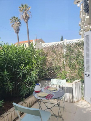 CANNES CALIFORNIE, WINTER PALACE, à 2 pas de la rue d'Antibes et des plages de la Croisette